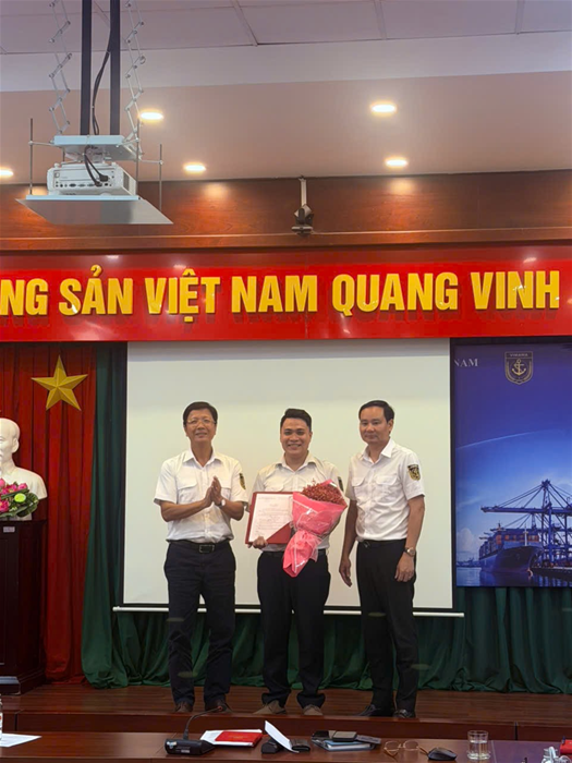 CHI BỘ SỐ 2 TỔ CHỨC LỄ KẾT NẠP ĐẢNG VIÊN MỚI NĂM 2026
